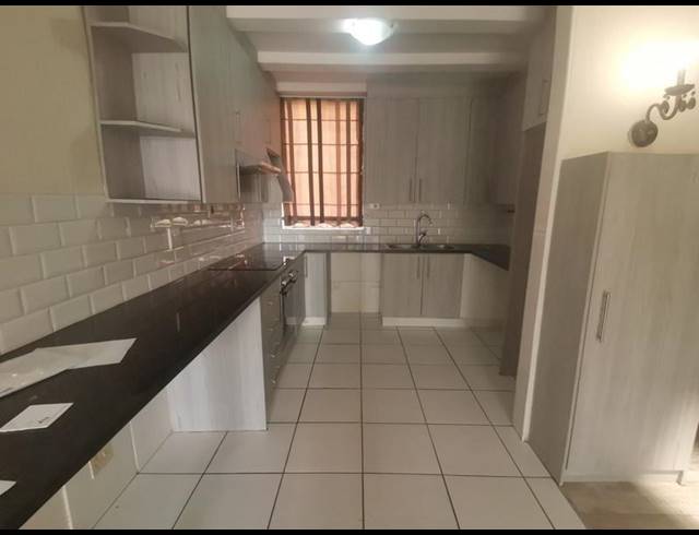 2 BEDROOM TOWNHOUSE FOR SALE IN THE HILL